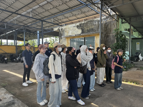 Hoạt động tham quan kiến tập trong Thực tập chuyên môn của sinh viên lớp 66.QLMT